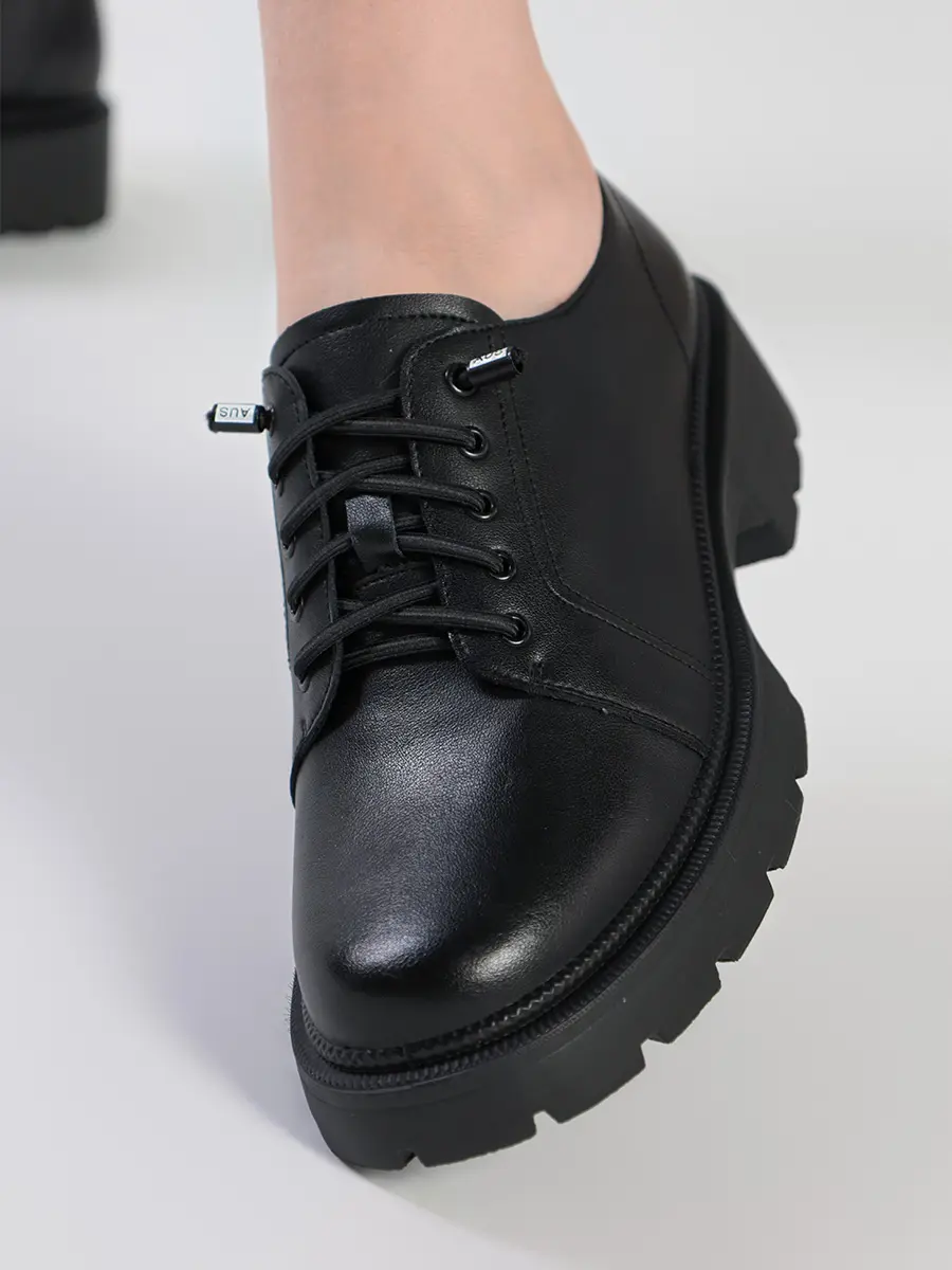 Туфли-дерби черного цвета с эластичной шнуровкой